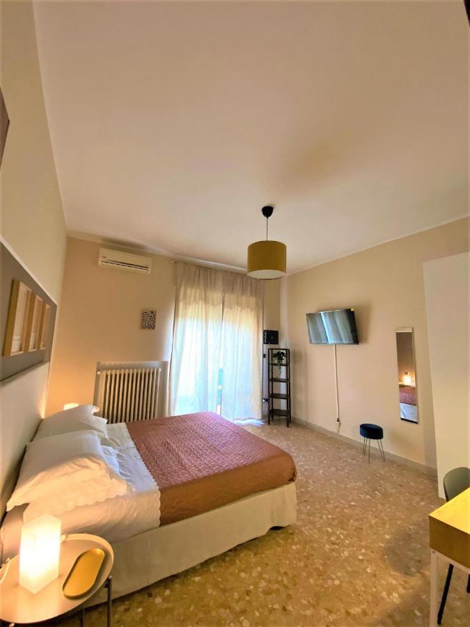 Casa Viola A 900 Mt Dalla Staz. Centrale Pescara Extérieur photo