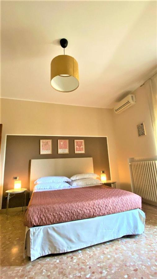 Casa Viola A 900 Mt Dalla Staz. Centrale Pescara Extérieur photo