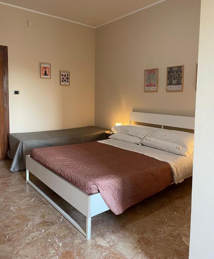 Casa Viola A 900 Mt Dalla Staz. Centrale Pescara Extérieur photo