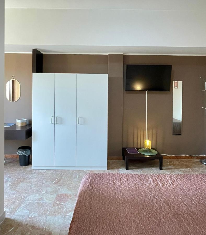 Casa Viola A 900 Mt Dalla Staz. Centrale Pescara Extérieur photo